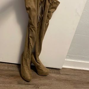 Light brown / tan thigh high heeled boots